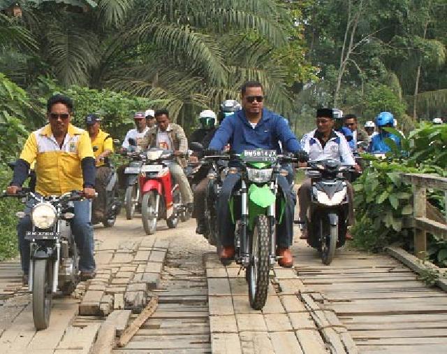 Yopi Arianto Sisir Desa Terpencil dengan Motor Trail